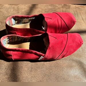 Women’s toms flats size 8